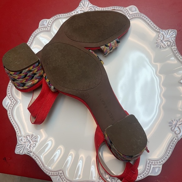 VERY CUTE KELLY & KATIE SANDALS - Picture 5 of 5